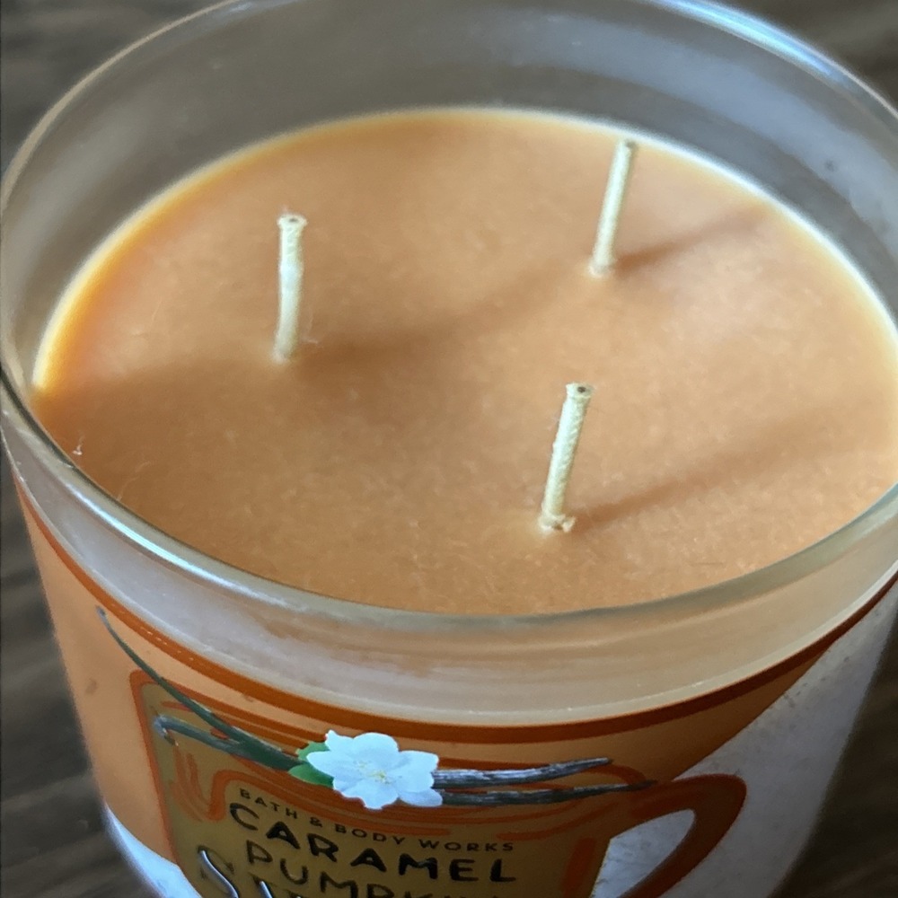 Bath & Body Works Caramel Pumpkin Swirl 3-Wick Candle 14.5 oz NEW - Picture 2 of 5